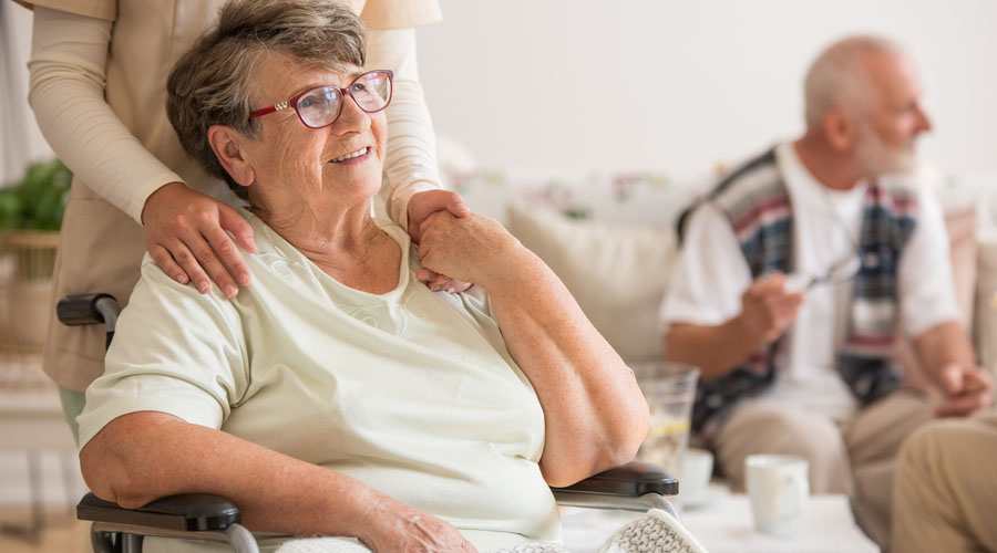 glenda-banner client receiving hourly care support